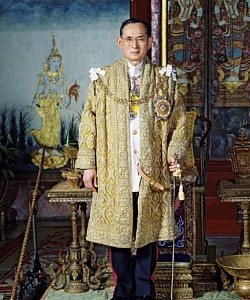 พระบาทสมเด็จพระบรมชนกาธิเบศร มหาภูมิพลอดุลยเดชมหาราช บรมนาถบพิตร (5 ธันวาคม พ.ศ. 2470 – 13 ตุลาคม พ.ศ. 2559) เป็นพระมหากษัตริย์ไทย รัชกาลที่ 9 แห่งราชวงศ์จักรีและเป็นพระมหากษัตริย์รัชกาลที่ 53 ตามประวัติศาสตร์ไทย ครองราชย์ตั้งแต่วันที่ 9 มิถุนายน พ.ศ. 2489 ด้วยพระปรมาภิไธย พระบาทสมเด็จพระปรมินทรมหาภูมิพลอดุลยเดช มหิตลาธิเบศรรามาธิบดี จักรีนฤบดินทร สยามินทราธิราช บรมนาถบพิตร จนสวรรคต เป็นประมุขแห่งรัฐที่ครองราชย์ยาวนานมากที่สุดตลอดกาลในประเทศไทย เอเชียตะวันออกเฉียงใต้ และทวีปเอเชีย[1] พระองค์ยังเป็นประมุขแห่งรัฐที่ดำรงตำแหน่งนานที่สุดในโลกในขณะทรงพระชนม์ นับตั้งแต่การสวรรคตของสมเด็จพระจักรพรรดิฮิโรฮิโตะแห่งญี่ปุ่นใน พ.ศ. 2532 กระทั่งสวรรคตใน พ.ศ. 2559[2] อีกทั้งเป็นพระมหากษัตริย์ที่ดำรงตำแหน่งนานที่สุดตลอดกาลอันดับที่ 3 ของโลก ด้วยระยะเวลาในราชสมบัติทั้งสิ้น 70 ปี 126 วัน[1]  พระองค์เสด็จพระราชสมภพเมื่อวันที่ 5 ธันวาคม พ.ศ. 2470 ที่โรงพยาบาลเคมบริดจ์ (ปัจจุบัน โรงพยาบาลเมาต์ออเบิร์น) เมืองเคมบริดจ์ รัฐแมสซาชูเซตส์ สหรัฐ เป็นพระราชโอรสพระองค์เล็กในสมเด็จพระมหิตลาธิเบศร อดุลยเดชวิกรม พระบรมราชชนก กับสมเด็จพระศรีนครินทราบรมราชชนนี และเป็นพระราชนัดดาในพระบาทสมเด็จพระจุลจอมเกล้าเจ้าอยู่หัวกับสมเด็จพระศรีสวรินทิราบรมราชเทวี พระพันวัสสาอัยยิกาเจ้า  พระองค์เป็นพระมหากษัตริย์ภายใต้รัฐธรรมนูญ และได้ทรงหยุดยั้งการกบฏ เช่น กบฏเมษาฮาวายใน พ.ศ. 2524 และกบฏทหารนอกราชการใน พ.ศ. 2528 กระนั้น ในสมัยของพระองค์ได้มีการทำรัฐประหารโดยทหารหลายคณะ เช่น จอมพล สฤษดิ์ ธนะรัชต์ ใน พ.ศ. 2500 กับพลเอก สนธิ บุญยรัตกลิน ใน พ.ศ. 2549 ตลอดระยะเวลา 70 ปีที่ทรงครองราชย์ มีนายกรัฐมนตรีดำรงตำแหน่ง 26 คน โดยเริ่มต้นที่ปรีดี พนมยงค์ และสิ้นสุดลงที่ประยุทธ์ จันทร์โอชา[3]  ประชาชนชาวไทยส่วนใหญ่เคารพพระองค์[4][5][6] อนึ่ง ตามรัฐธรรมนูญ พระมหากษัตริย์ทรงอยู่ในฐานะอันเป็นที่เคารพสักการะ และผู้ใดจะละเมิดมิได้ ส่วนประมวลกฎหมายอาญาบัญญัติไว้ว่า การดูหมิ่น หมิ่นประมาท หรืออาฆาตมาดร้ายพระมหากษัตริย์เป็นความผิดอาญา[6] คณะรัฐมนตรีหลายชุดที่ได้รับการเลือกตั้งมาก็ถูกคณะทหารล้มล้างไปด้วยข้อกล่าวหาว่านักการเมืองผู้ใหญ่หมิ่นพระบรมเดชานุภาพ[7][8] กระนั้น พระองค์เองได้ตรัสเมื่อ พ.ศ. 2548 ว่า สาธารณชนพึงวิพากษ์วิจารณ์พระองค์ได้[9]  พระองค์ทรงเป็นที่สรรเสริญในประเทศไทยเกี่ยวกับพระราชดำริในเรื่องปรัชญาเศรษฐกิจพอเพียง โคฟี แอนนัน เลขาธิการสหประชาชาติได้ถวายรางวัลความสำเร็จสูงสุดด้านการพัฒนามนุษย์แด่พระองค์[10] ด้านสินทรัพย์ของพระองค์ นิตยสาร ฟอบส์ จัดอันดับให้พระองค์เป็นพระมหากษัตริย์ที่มีพระราชทรัพย์มากที่สุดในโลกตั้งแต่ พ.ศ. 2551 ถึง พ.ศ. 2556[11] เมื่อเดือนพฤษภาคม พ.ศ. 2557 พระองค์มีพระราชทรัพย์ 30,000 ล้านดอลลาร์สหรัฐ (ดูหมายเหตุด้านล่าง)[12] สำนักงานทรัพย์สินส่วนพระมหากษัตริย์ใช้ทรัพย์สินเพื่อสวัสดิการสาธารณะ เช่น เพื่อพัฒนาเยาวชน แต่ได้รับการยกเว้นมิต้องจ่ายภาษีและให้เปิดเผยการเงินต่อพระองค์ผู้เดียว[13] พระองค์ยังทรงอุทิศพระราชทรัพย์ในโครงการพัฒนาประเทศไทยหลายโครงการ โดยเฉพาะในทางเกษตรกรรม สิ่งแวดล้อม สาธารณสุข การส่งเสริมอาชีพ ทรัพยากรน้ำ สวัสดิการทางคมนาคม และสวัสดิการสาธารณะ[14]  พระชนม์ชีพช่วงต้น พระราชสมภพ พระบาทสมเด็จพระมหาภูมิพลอดุลยเดชมหาราช บรมนาถบพิตร เสด็จพระราชสมภพในราชสกุลมหิดลอันเป็นสายหนึ่งในราชวงศ์จักรี ณ ที่โรงพยาบาลเคมบริดจ์ (ปัจจุบัน โรงพยาบาลเมาต์ออเบิร์น) เมืองเคมบริดจ์ รัฐแมสซาชูเซตส์ สหรัฐ อันเป็นที่ซึ่งพระบรมราชชนกและพระบรมราชชนนีกำลังทรงศึกษาวิชาการอยู่ เมื่อวันจันทร์ ขึ้น 12 ค่ำ เดือนอ้าย ปีเถาะ นพศก จ.ศ. 1289 ตรงกับวันที่ 5 ธันวาคม พ.ศ. 2470  พระบาทสมเด็จพระมหาภูมิพลอดุลยเดชมหาราช บรมนาถบพิตร เป็นพระโอรสองค์ที่สามในสมเด็จเจ้าฟ้ามหิดลอดุลเดช กรมหลวงสงขลานครินทร์ (สมเด็จพระมหิตลาธิเบศร อดุลยเดชวิกรม พระบรมราชชนก ในกาลต่อมา) และหม่อมสังวาลย์ มหิดล ณ อยุธยา (สกุลเดิม ตะละภัฎ, สมเด็จพระศรีนครินทราบรมราชชนนี ในกาลต่อมา) มีพระนามเมื่อแรกประสูติอันปรากฏในสูติบัตรว่า 